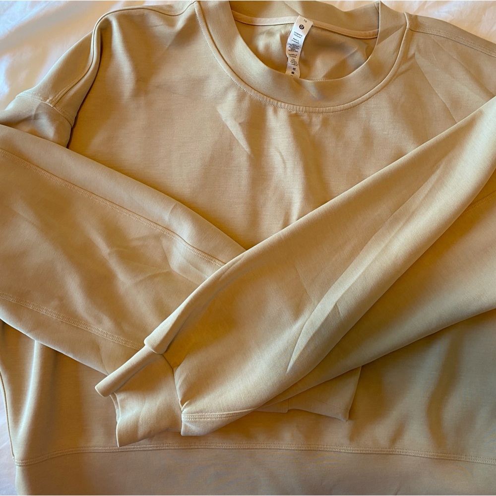 Lululemon Softstreme Oversized Crop Crew in Prosecco Size 10